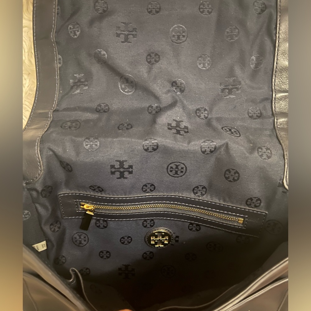Tory Burch Holly Shoulder Bag - Picture 5 of 6